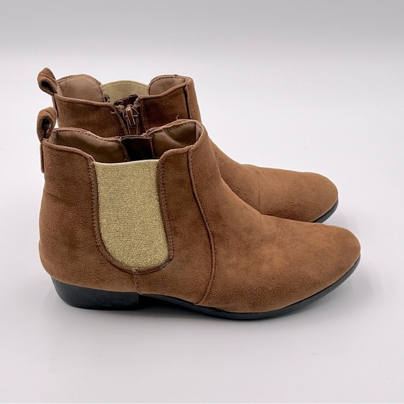 Extremely Me Light Brown Faux Sued Chelsey Boots w/ Side Zip Girls Size 2 - Picture 4 of 10